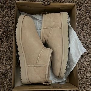 Ugg Driftwood Ultra Mini Size 8 NWT